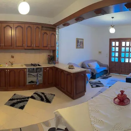 Guri Guest House Pogradec Exterior foto