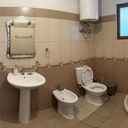 Guri Guest House Pogradec Exterior foto