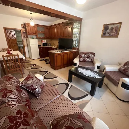 Guri Guest House Pogradec Exterior foto